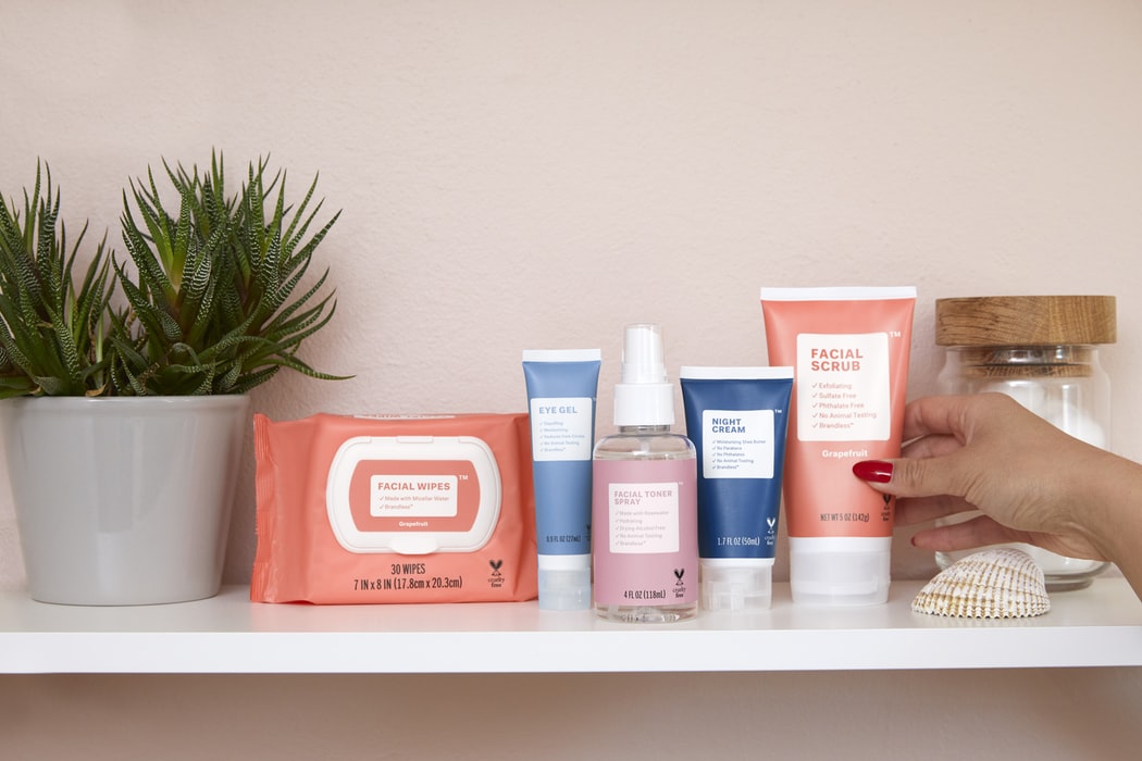 Co daje baza pod makijaż? Jak dobrać ją do własnych potrzeb?