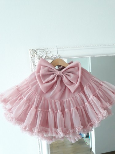 różowa bufiasta spódnica z kokardą