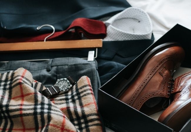 przechowywanie ubrań bez szafy