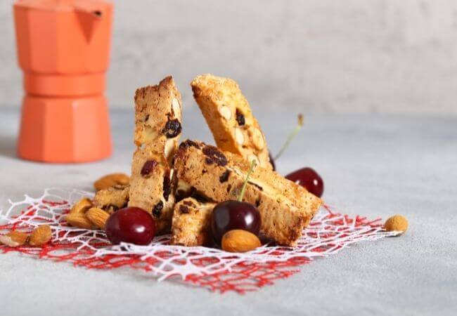 włoskie cantuccini - rodzaje ciasteczek włoskie cantuccini - z czekoladą i bakaliami