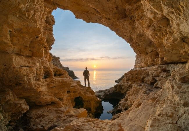 Matala - rajska plaża na Krecie Matala - znana z grot plaża na Krecie