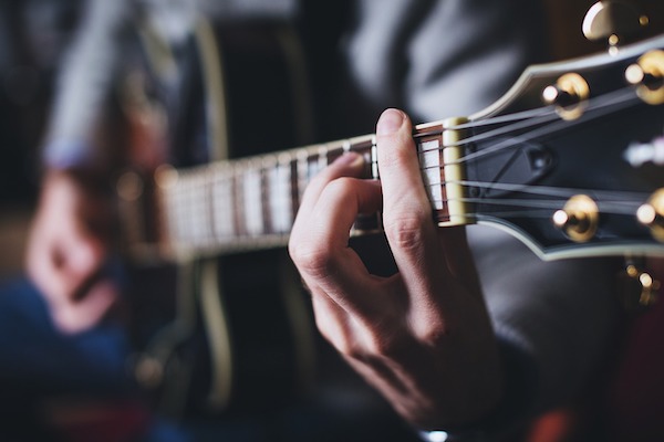 Gitarowe początki czyli jak wybrać gitarę dla początkującego