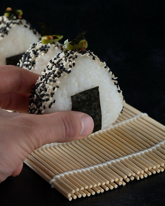 Kuchnia japońska - popularna przekąska czyli onigiri