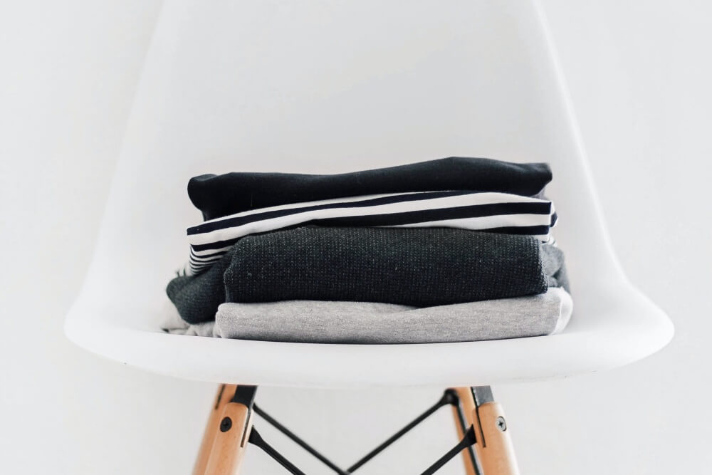 jak wprowadzić minimalizm w szafie