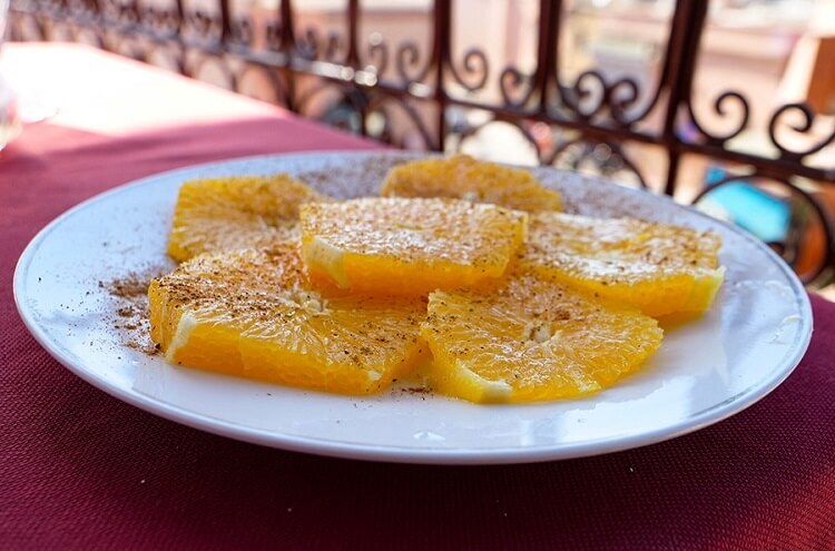 Pomarańcze z cynamonem i miodem - kuchnia marokańska