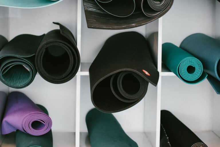 Jaka mata do jogi? Sprawdź, na co zwrócić uwagę podczas wyboru!