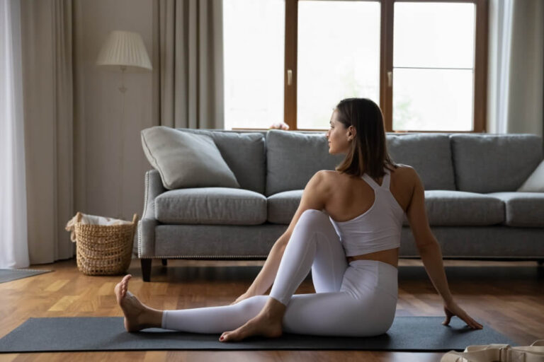 Joga w domu – jak zacząć domową praktykę jogi?
