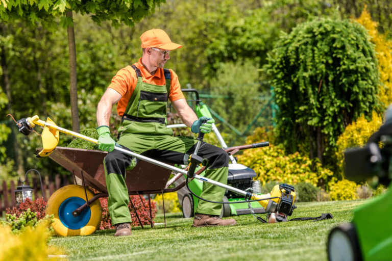 Podkaszarki i kosy spalinowe – najważniejsze zasady bezpieczeństwa