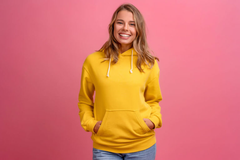 4F – bluzy firmowe dla każdego? Sprawdź, kiedy warto na nie postawić