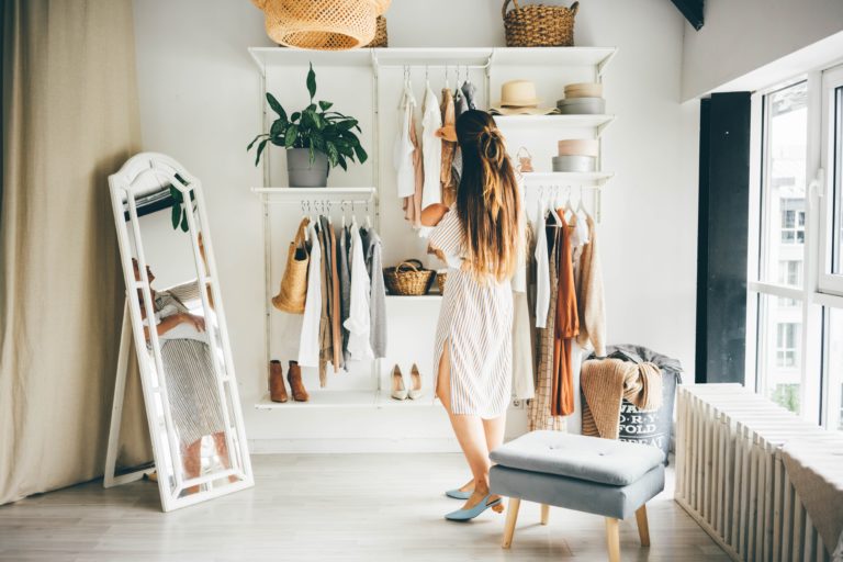 Ubrania po domu – co nosić, by czuć się komfortowo oraz wygodnie?